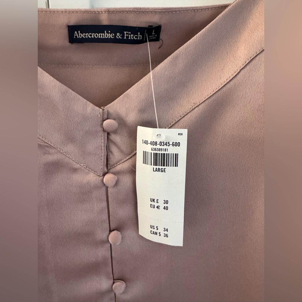 Abercrombie & Fish top, with buttons front - Picture 2 of 4